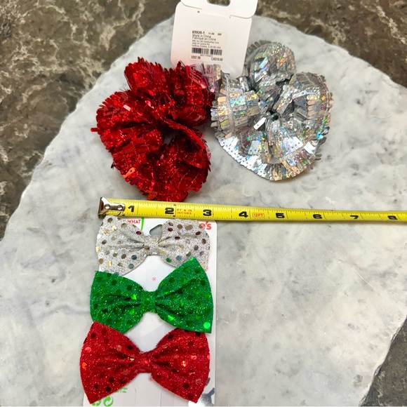Claire’s Christmas Hair Clip Bows set of 4 & 2 Scrunchies, New - Picture 11 of 12